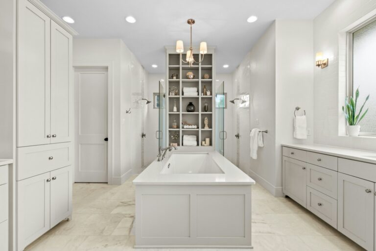 1043 Twin River Master Bath 768x512