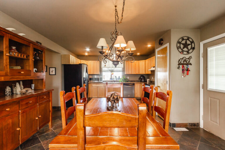 Trayce 16973 S Vista Kitchen and Dining 768x512