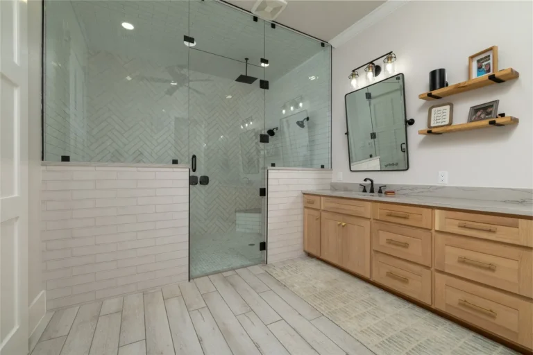 1100 County Road Master Bathroom 768x512