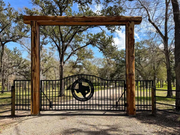 texas ranch resources pine timber ranch entrance iron gate 768x576
