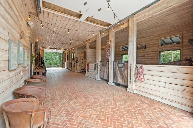 21300 Barn Interior 1 768x512
