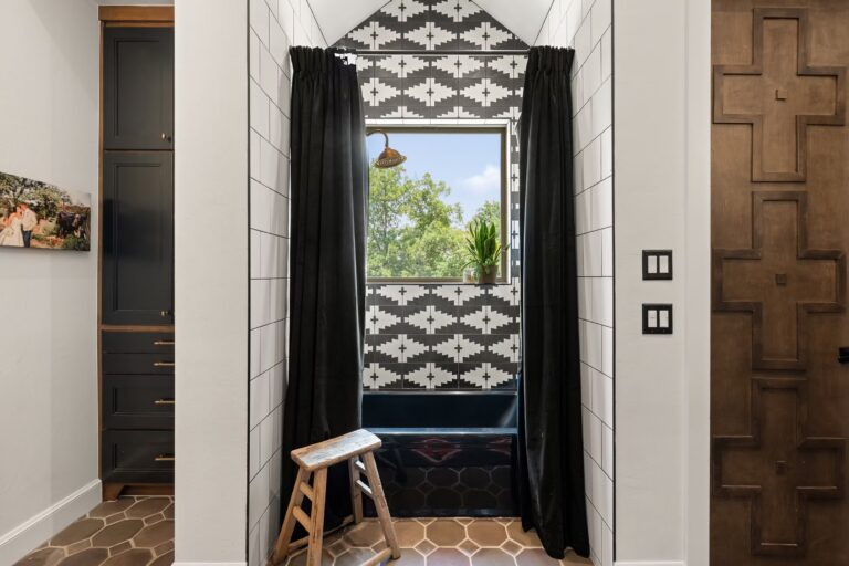 21300 Master Bathroom 1 768x512
