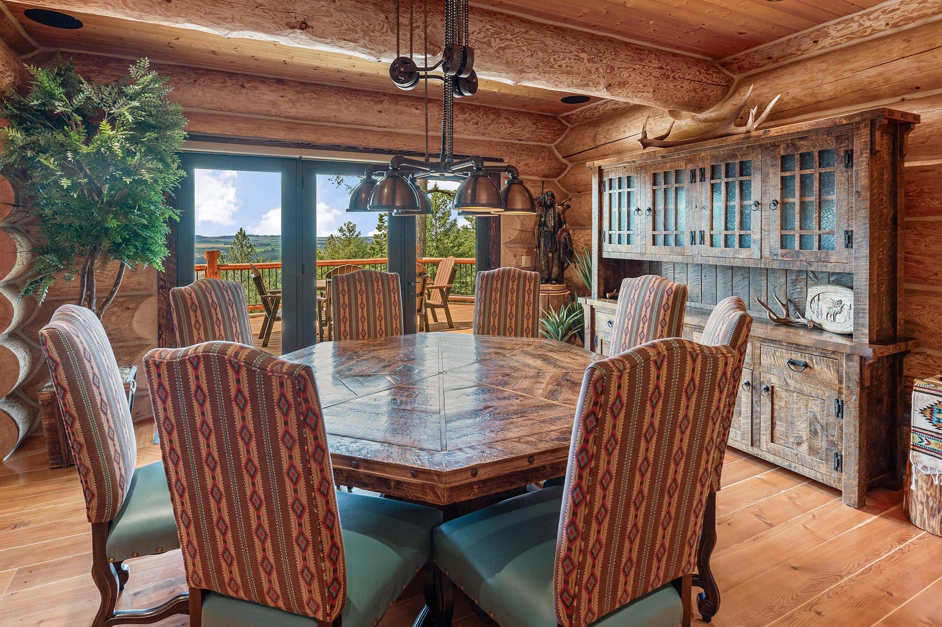 Dining space in the Painted Rose Ranch log home