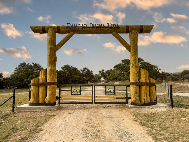 custom pine and metal entrance gate 768x576